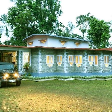 Coorg Kolamotte Hotel Gonikoppal Eksteriør billede
